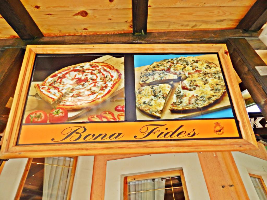 Caffe Pizzeria I Apartmani Bona Fides Nm Nova Varos Bagian luar foto